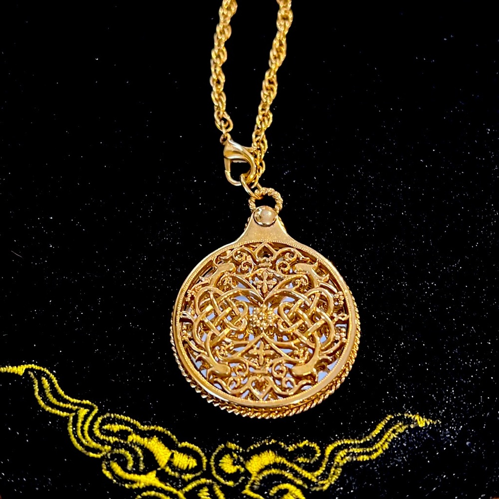 1.5 in pendant, 16 inch chain straight, vintage from Metropolitan Museum of Art